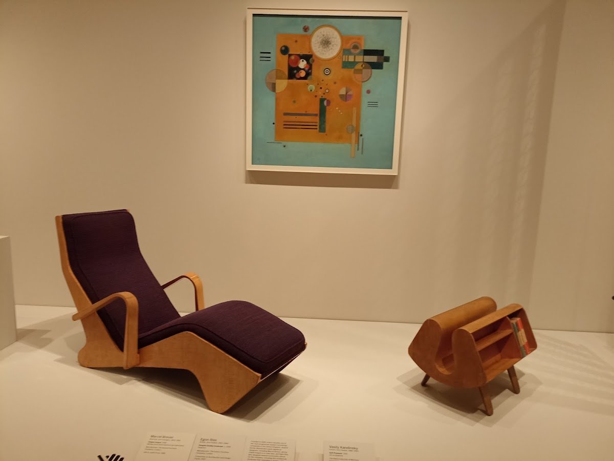 كرسي فني في MoMA